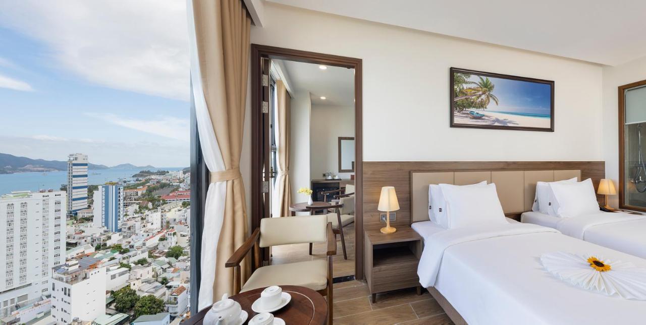 Miracle Luxury Nha Trang Hotel Exterior photo